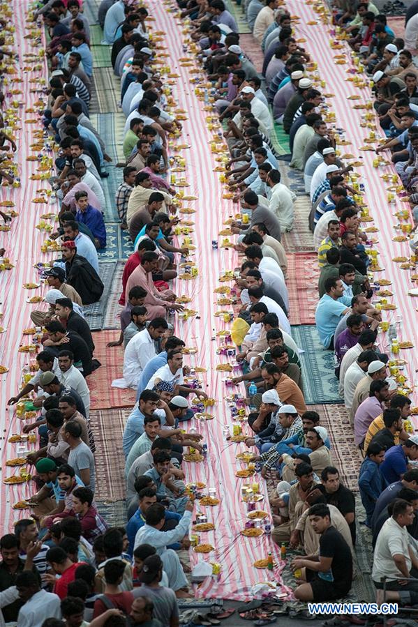 Muçulmanos em todo mundo celebram o Ramadã