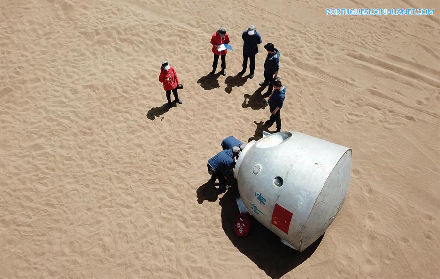 Astronautas chineses concluem treinamento de sobrevivência no deserto