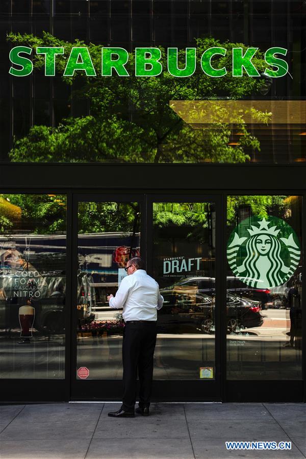 Starbucks fecha 8 mil lojas dos EUA para treinamento anti-preconceito