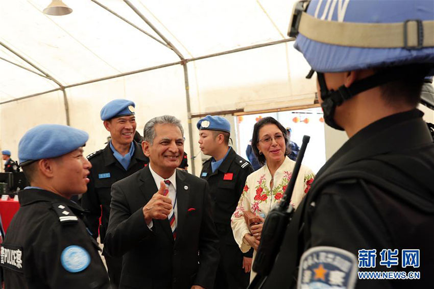 Capacetes azuis chineses promovem manutenção da paz mundial