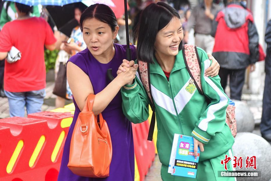 Mais de 9 milhões de alunos chineses participam do vestibular nacional