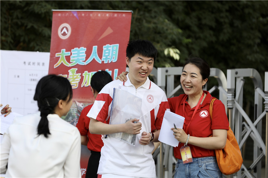 Mais de 9 milhões de alunos chineses participam do vestibular nacional