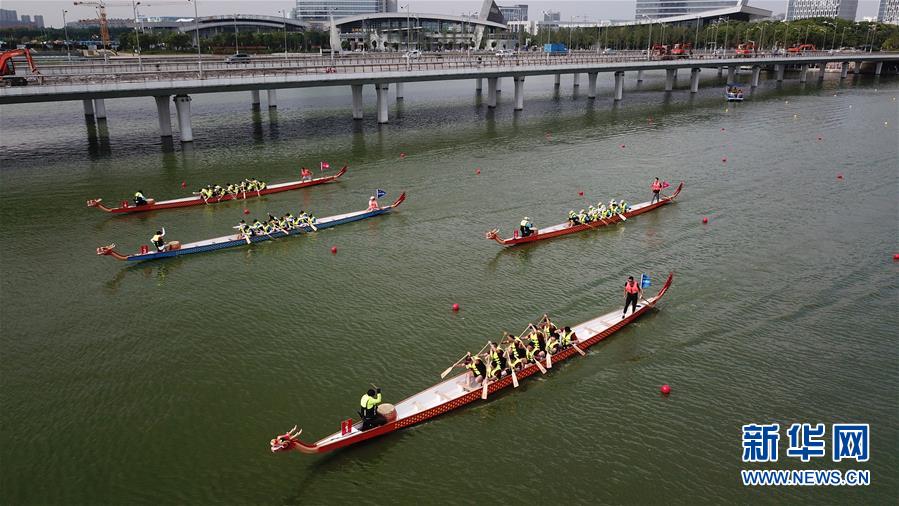 Yangzhou realiza competição de barcos do dragão para receber Festival 