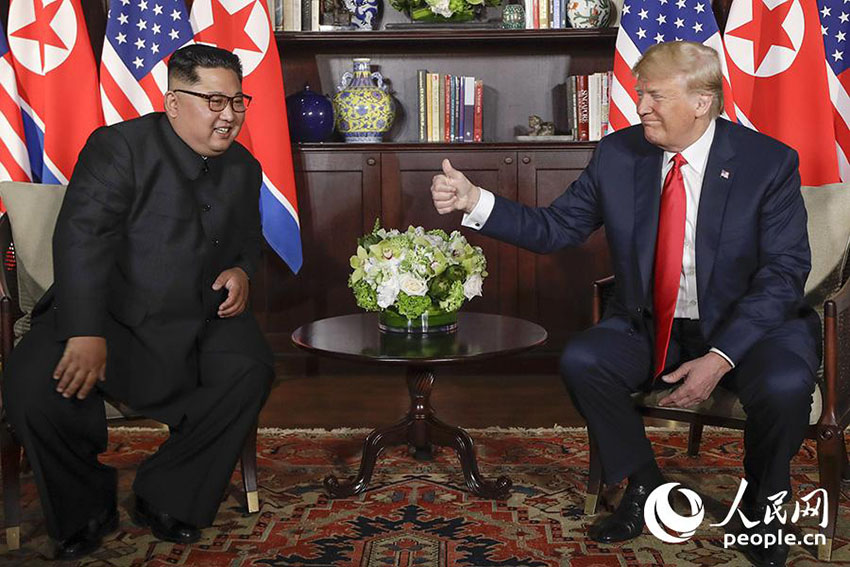 Kim Jong Un e Donald Trump reúnem-se em Singapura