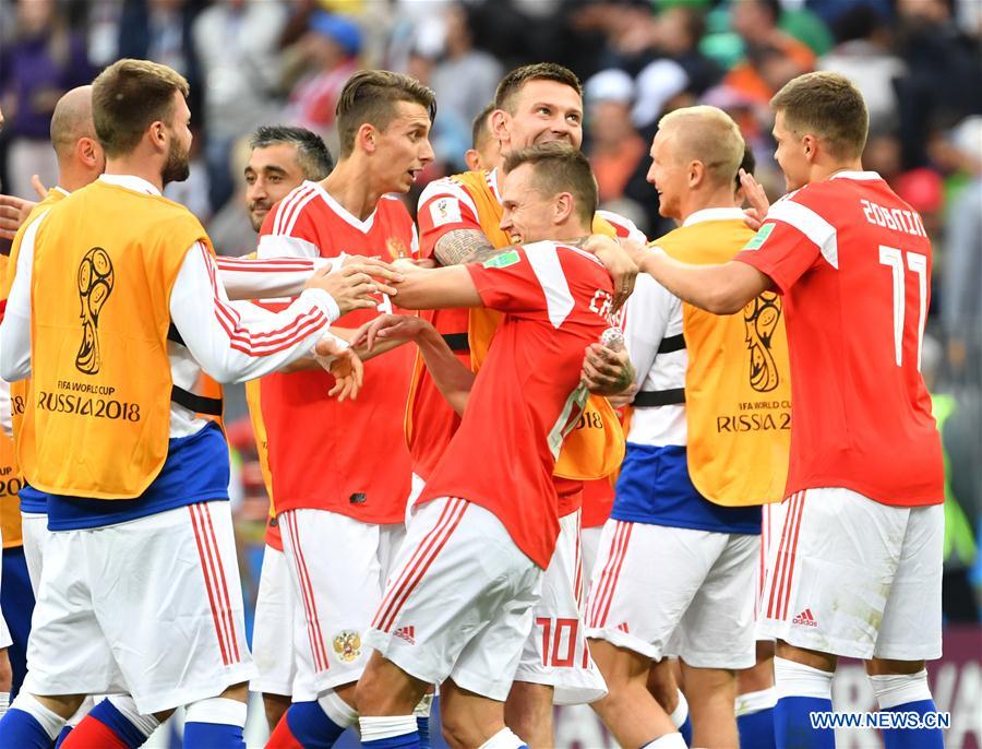 Rússia vence Arábia Saudita por 5-0