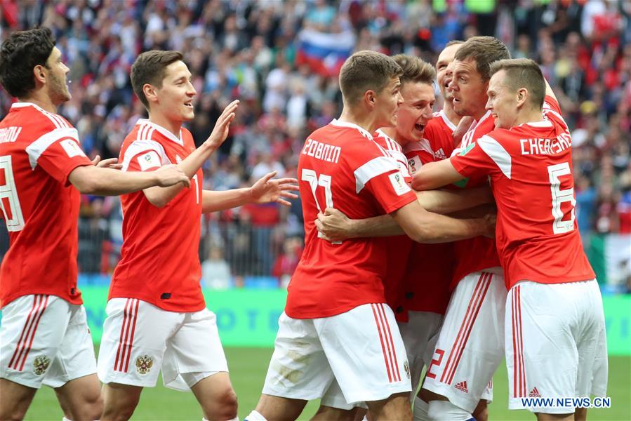 Rússia vence Arábia Saudita por 5-0