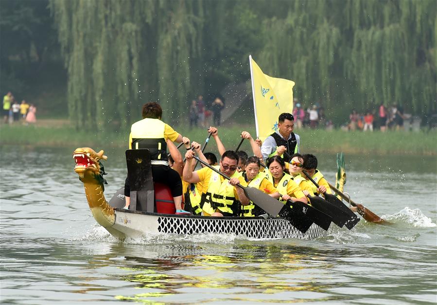 China celebra Festival do Barco de Dragão