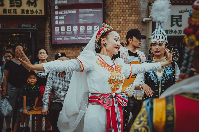 Galeria: Minorias étnicas apresentam produtos regionais no Grande Bazar Internacional de Xinjiang