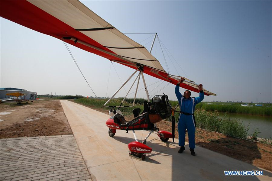 Agricultor chinês compartilha sua paixão por esportes aéreos