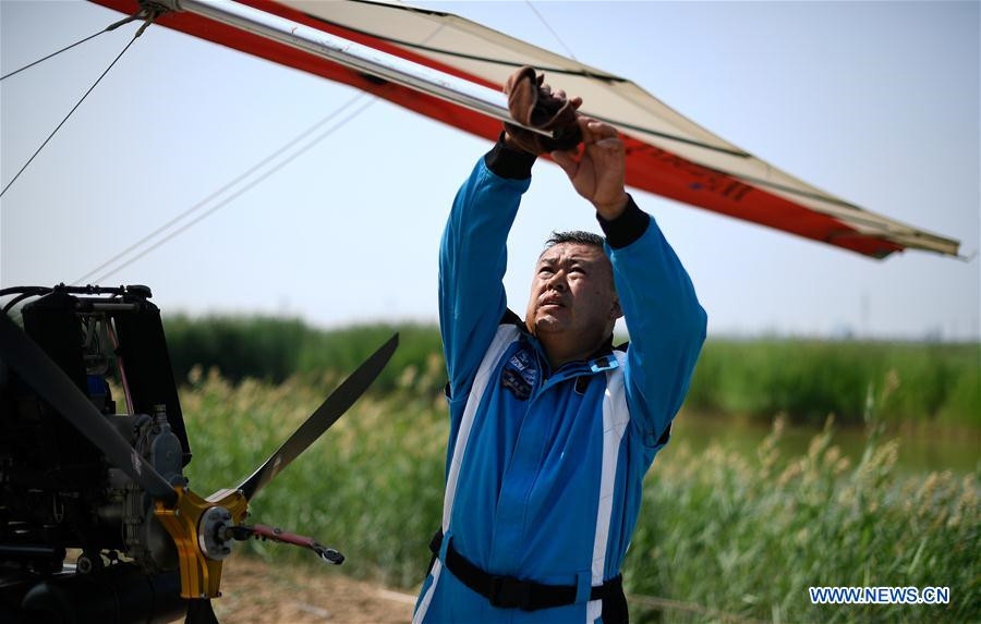 Agricultor chinês compartilha sua paixão por esportes aéreos