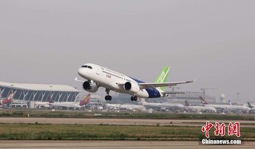 Projeto do C919 da China avança com dois aviões em teste de voo