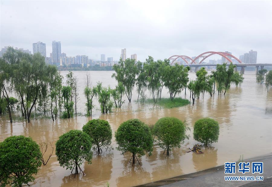 Tempestade afeta várias cidades chinesas