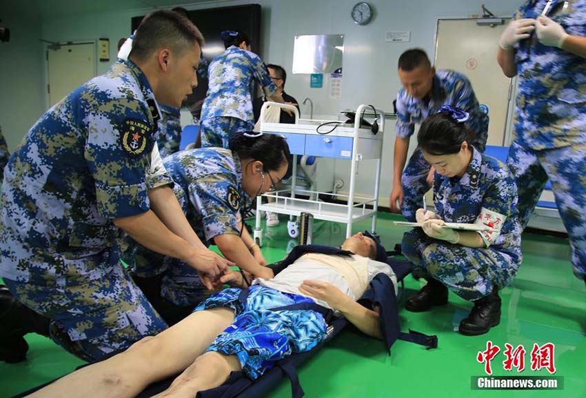 Navio-hospital Arco da Paz participa em manobra de assistência médica e evacuação