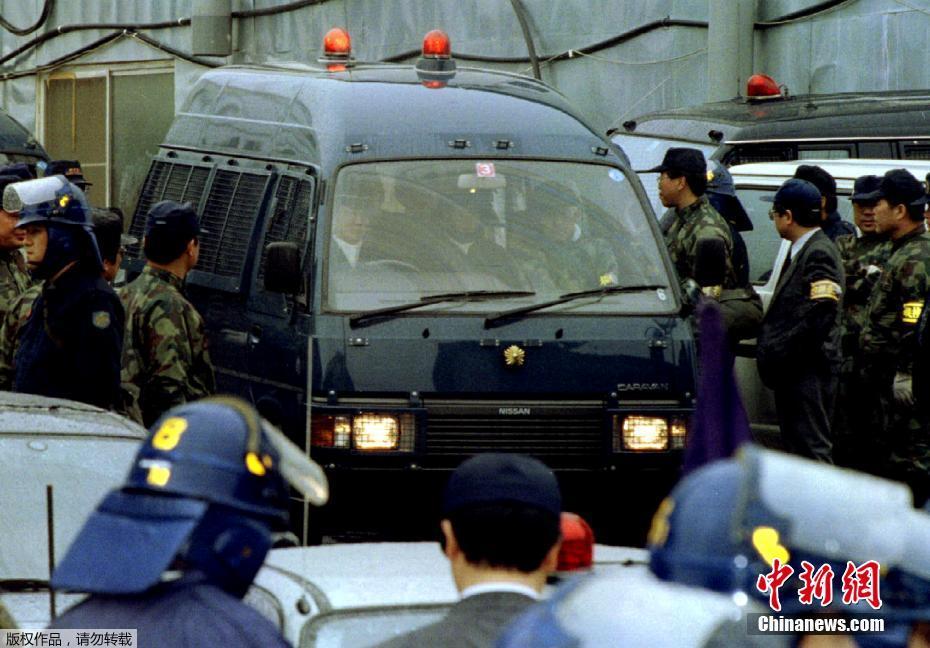 Japão executa líder de culto de ataque de sarin