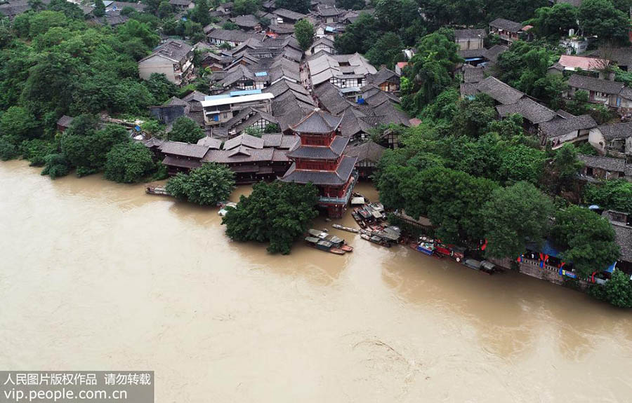 China lança resposta de emergência depois de inundações