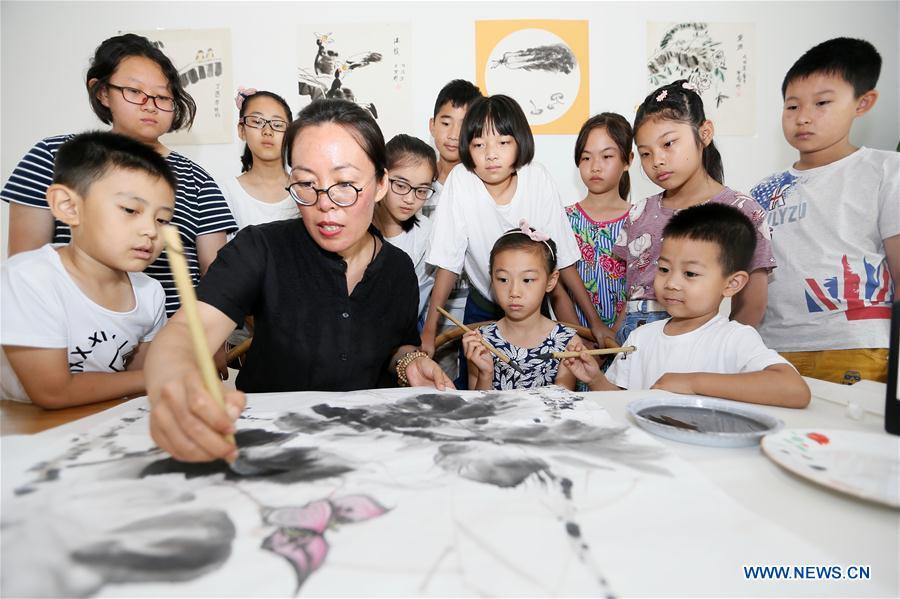 Galeria: Jovens aprendem artes tradicionais chinesas nas férias de verão