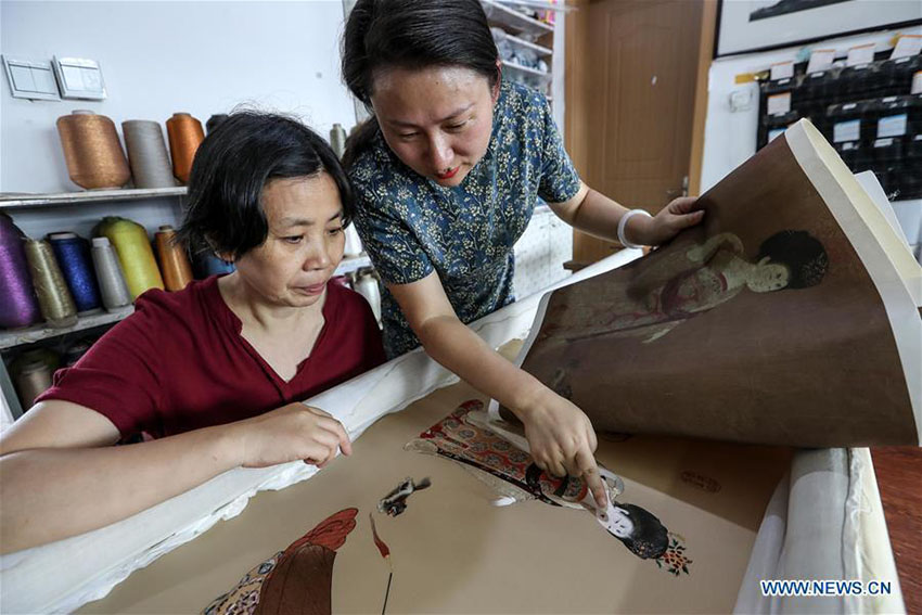 Jiangsu organiza exibição de bordados de Suzhou