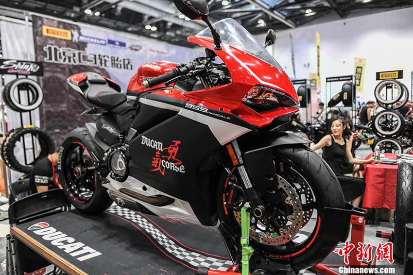 Centenas de motos expostas em Beijing
