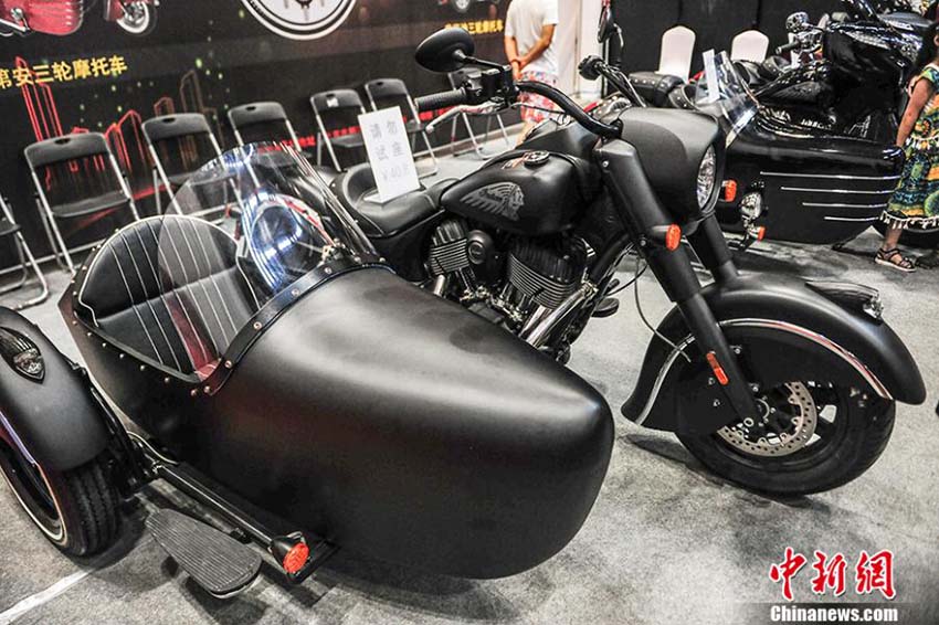 Centenas de motos expostas em Beijing