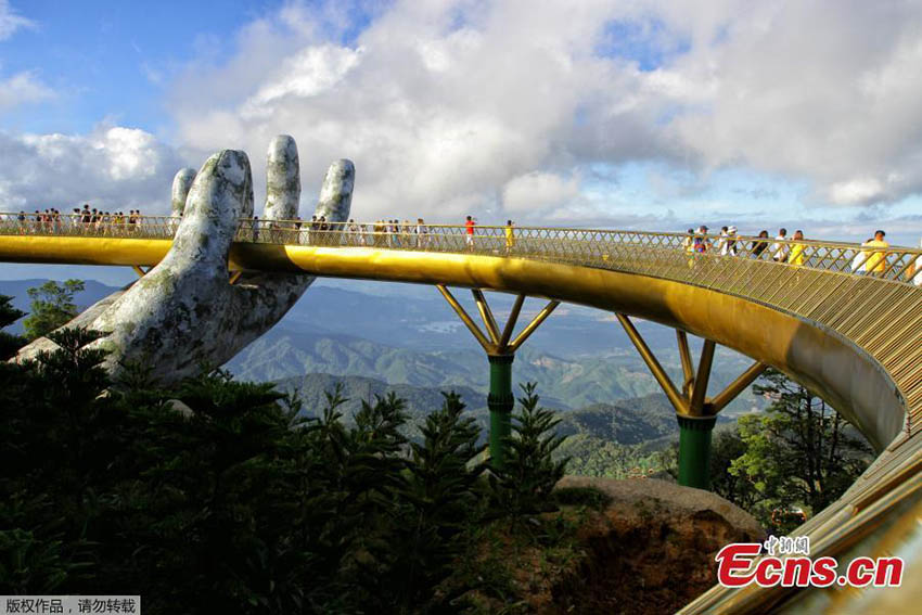 Nova ponte dourada no Vietnã sustida por “duas mãos”