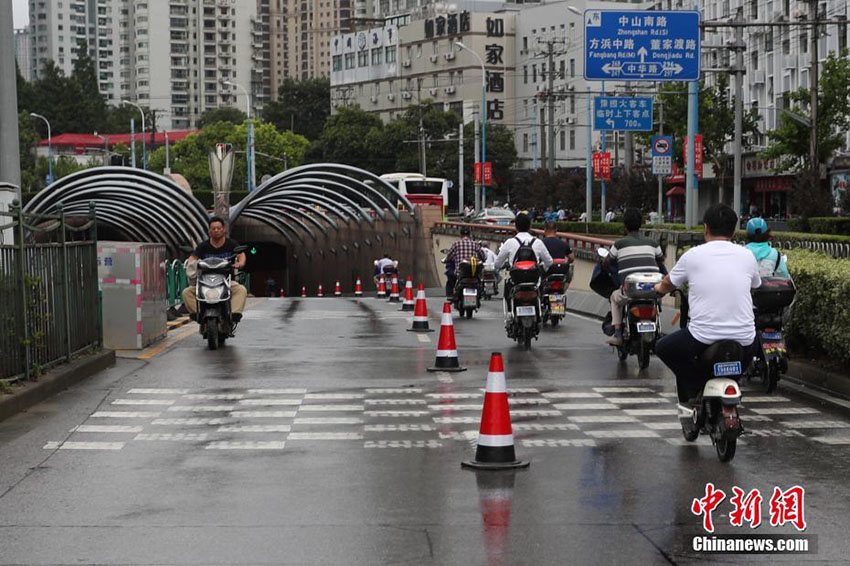 Tufão Jongdari chega a Shanghai