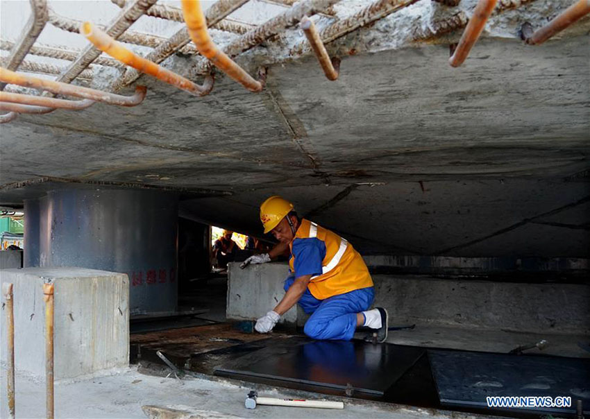 Ponte ferroviária Nanjing-Xi'an conclui construção de rotação