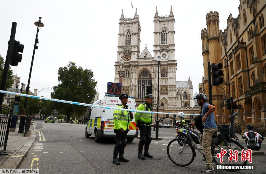 Atropelamento em frente ao Parlamento britânico deixa vários feridos