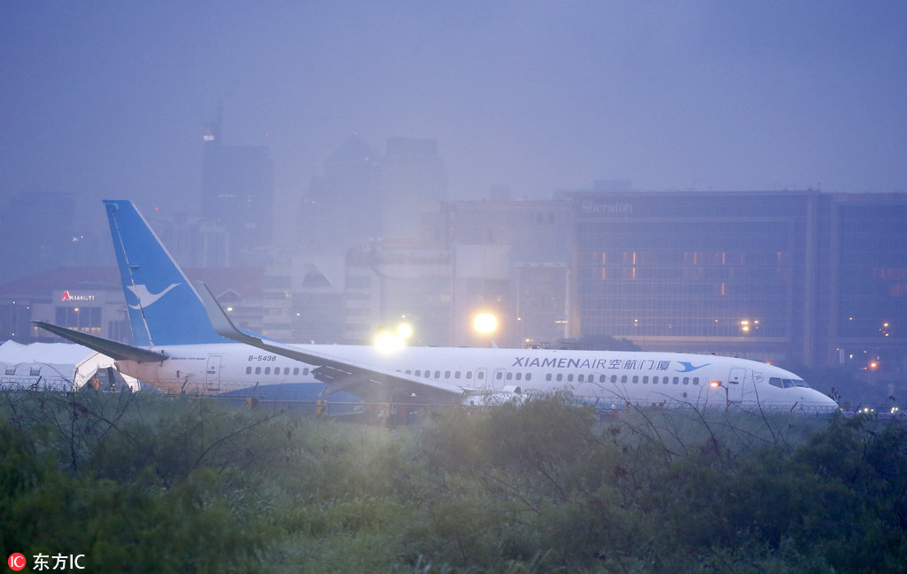 Avião da Xiamen Airlines sai da pista em Manila