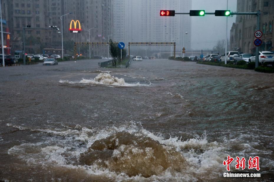 Tufão Rumbia provoca chuvas intensas em Dalian