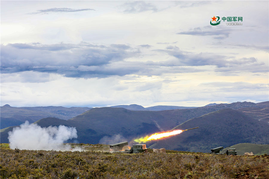 ELP da China realiza exercício militar na província de Sichuan