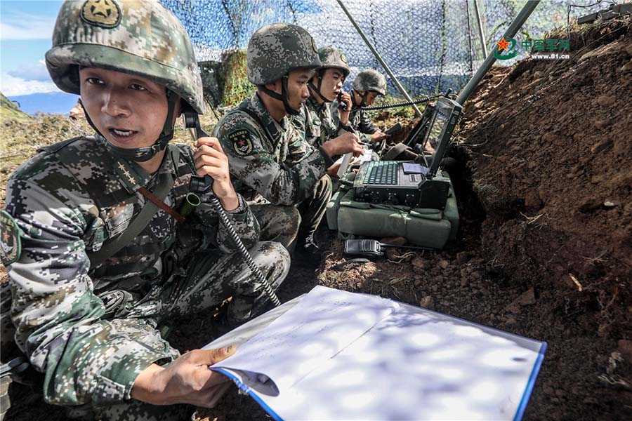 ELP da China realiza exercício militar na província de Sichuan