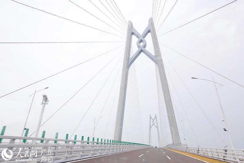 Ponte Hong Kong-Zhuhai-Macau será aberta à circulação no final do ano