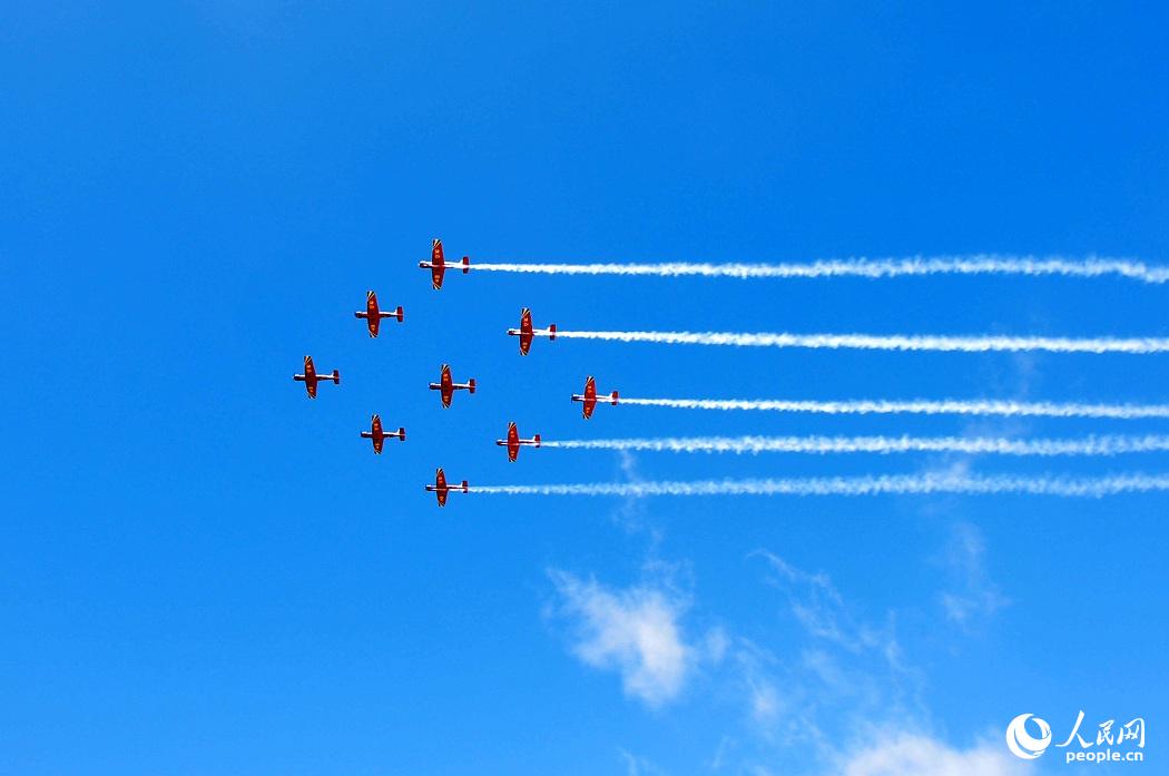 Força Aérea do ELP realiza exercícios abertos ao público em Changchun