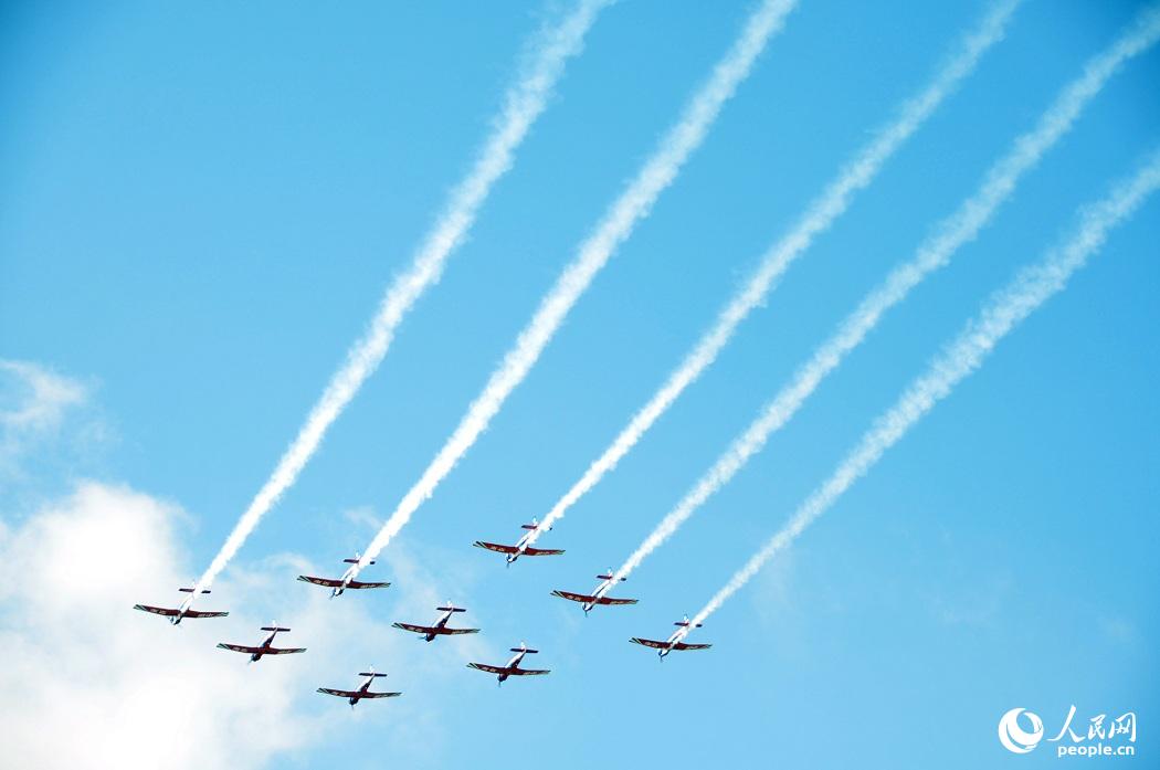 Força Aérea do ELP realiza exercícios abertos ao público em Changchun