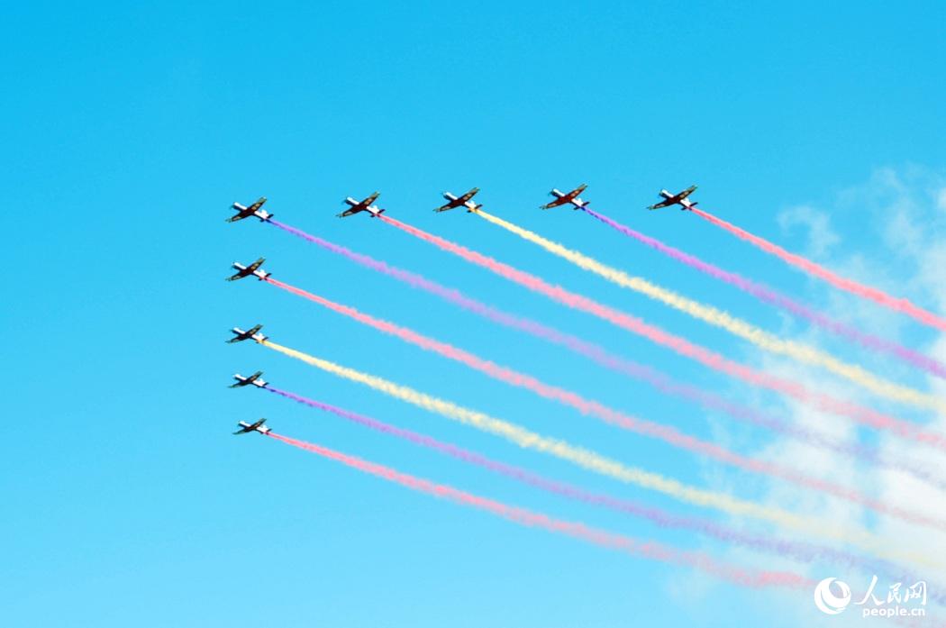 Força Aérea do ELP realiza exercícios abertos ao público em Changchun