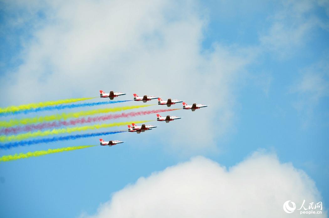 Força Aérea do ELP realiza exercícios abertos ao público em Changchun