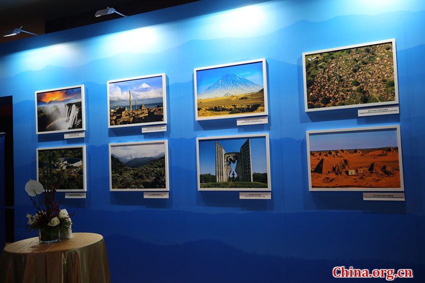 Exibição de fotografias “África a Cores” apresentada no centro de imprensa do FOCAC