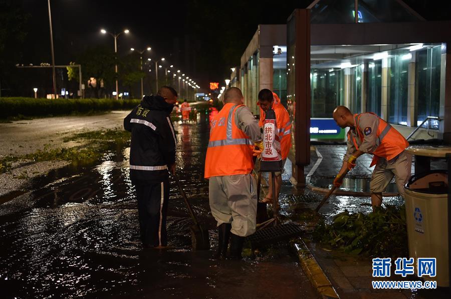 Supertufão Mangkhut chega ao sul da China