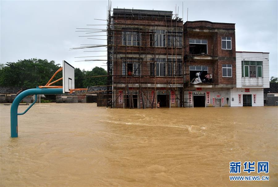 Supertufão Mangkhut deixa quatro mortos no sul da China