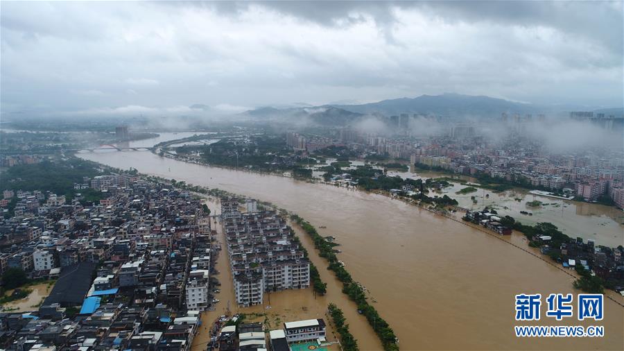 Supertufão Mangkhut deixa quatro mortos no sul da China