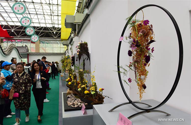 Feira comercial de flores e árvores realizada no centro da China