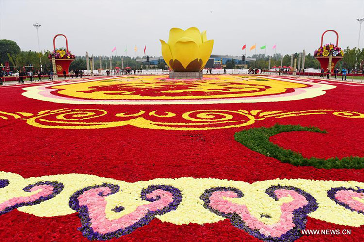 Feira comercial de flores e árvores realizada no centro da China