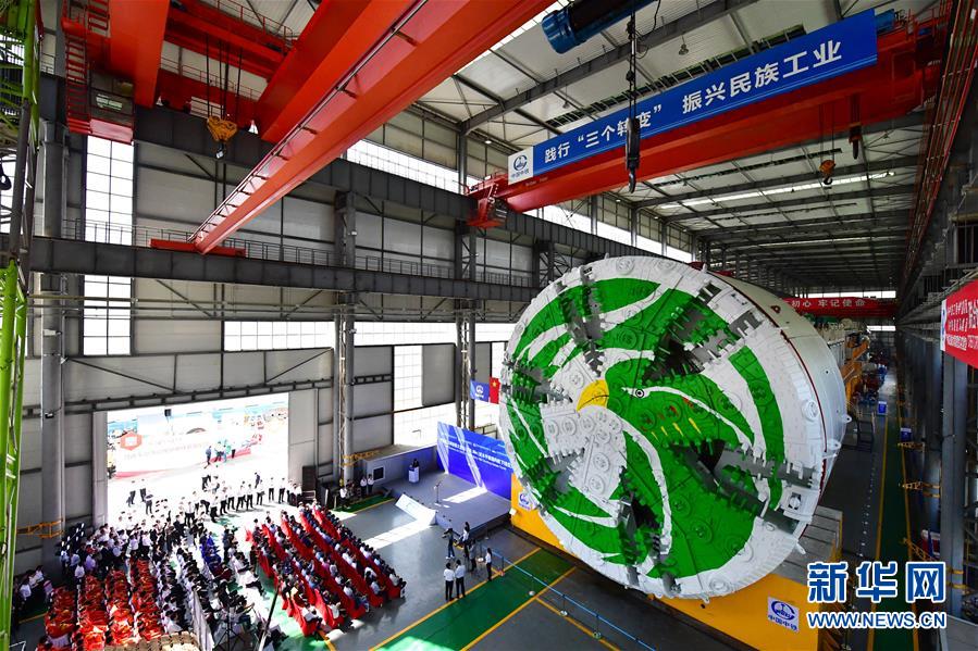 Maior máquina de perfuração de túneis de lama da China sai da linha de produção