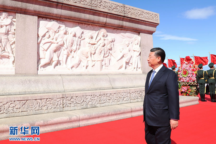Líderes da China fazem tributo na Praça Tian'anmen aos heróis nacionais