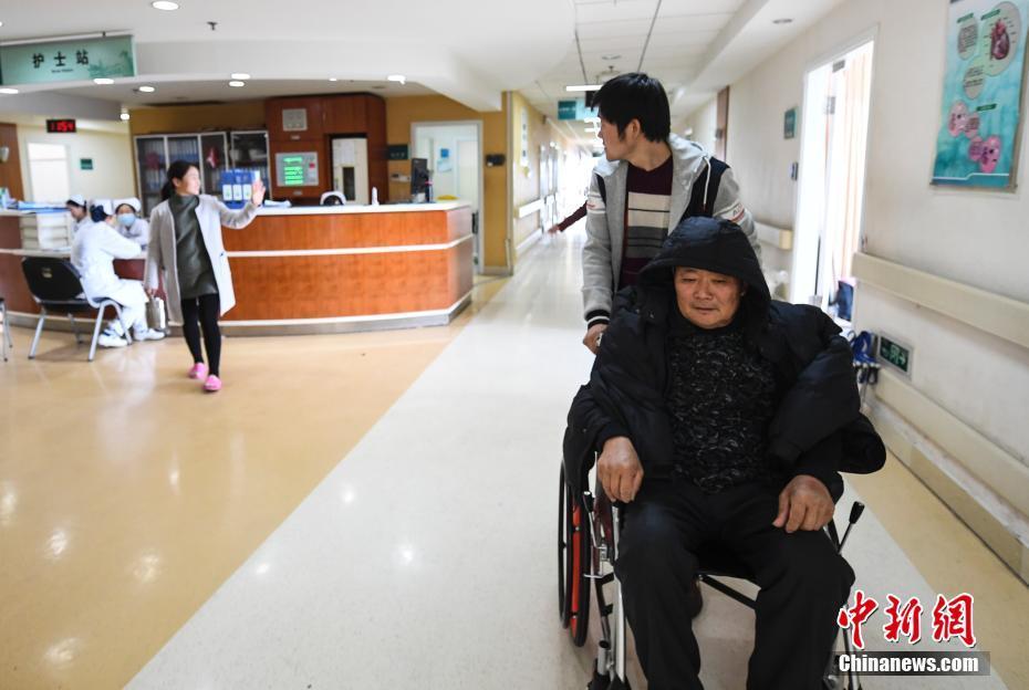 Hospitais chineses testam compartilhamento de cadeiras de rodas