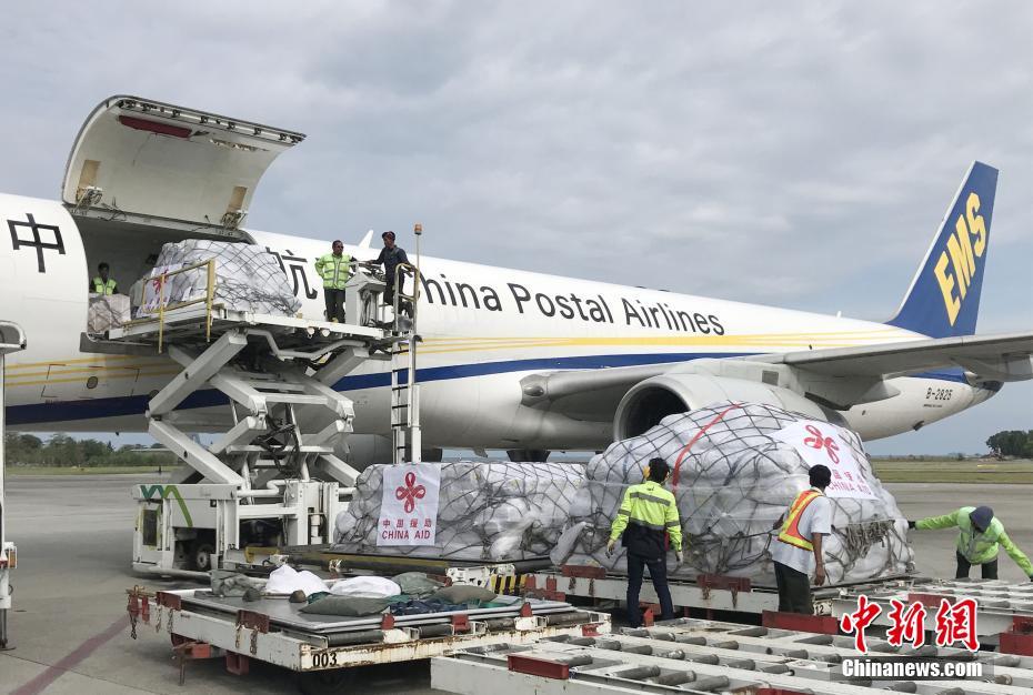 Primeiros materiais de emergência fornecidos pela China chegam à Indonésia