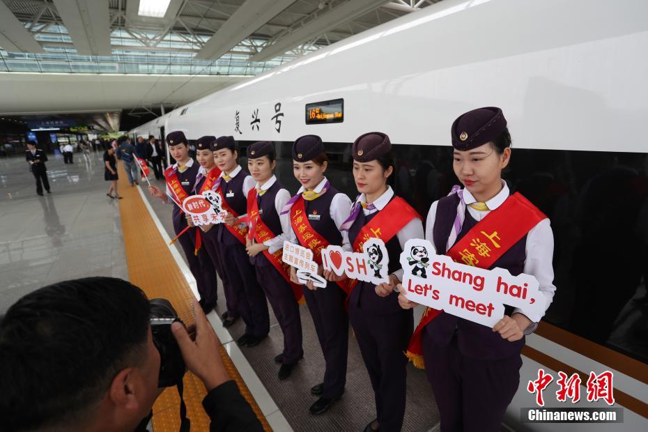 Primeira Exposição Internacional de Importação da China promovida em trem-bala temático