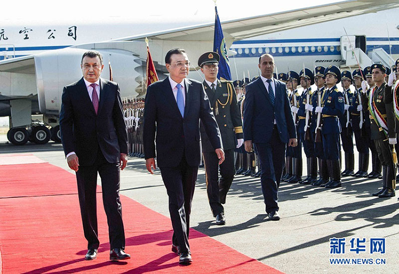 Premiê chinês chega ao Tadjiquistão para reunião da OCS e visita oficial