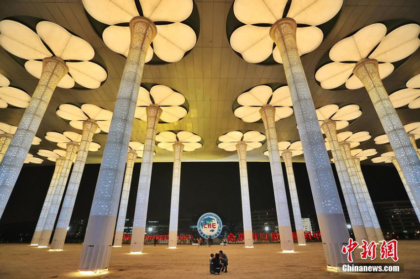 Iluminação temática da primeira CIIE entra na fase final de testes