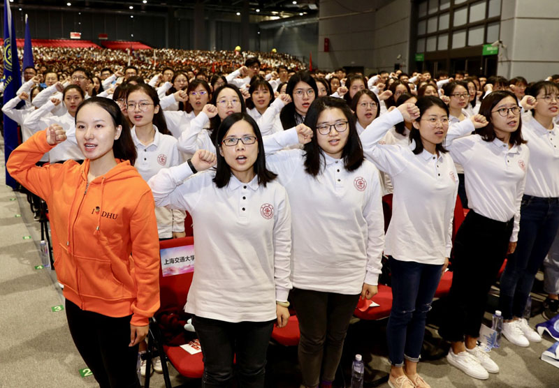 Mais de 5 mil voluntários começam a trabalhar na Exposição Internacional de Importação da China